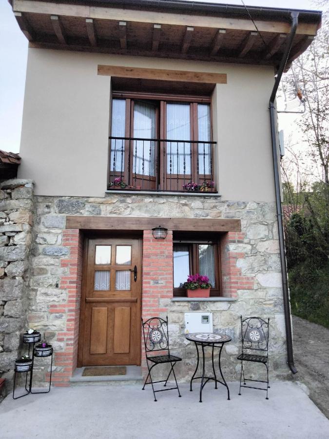 El Arniu Daire Onís Dış mekan fotoğraf
